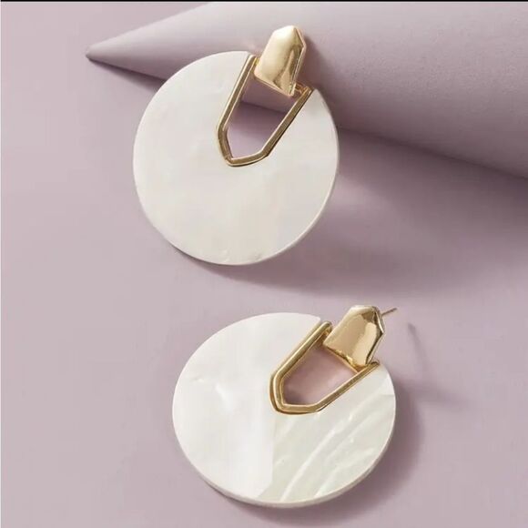 White Shell Round Gold Earrings - Picture 1 of 3